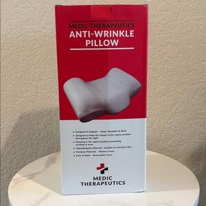 NWT Memory Foam Anti-Wrinkle Pillow for Neck Support